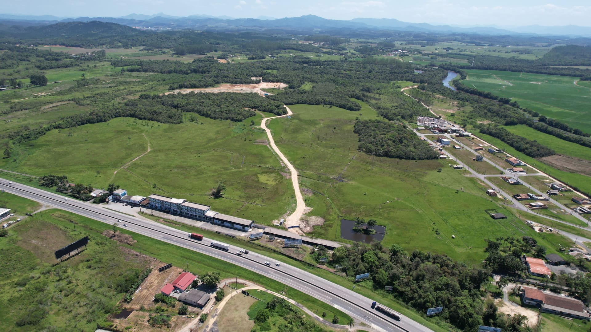 Terreno Dorival — ZONA DE PRODUÇÃO INDUSTRIAL — ARAQUARI em Araquari, SC